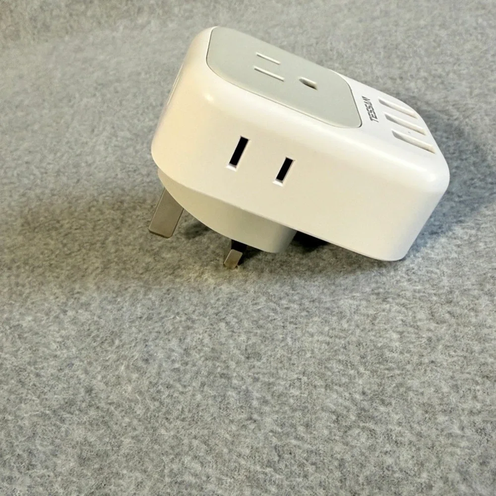 TESSAN TS-161-UK Type G Travel Adapter 3 AC Outlets 3 USB Ports UK Ireland HK